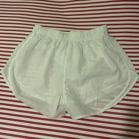 Nike Medium woman’s DRI-FIT shorts  B - Picture 2 of 4
